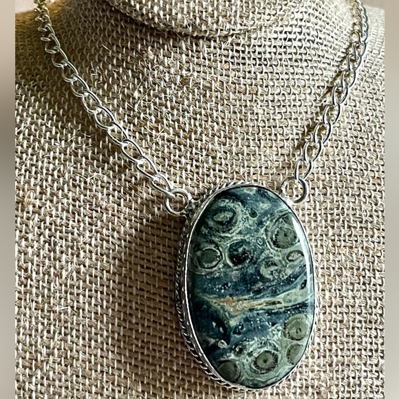 Crocodile Kambaba Jasper Pendant Necklace - Picture 8 of 10